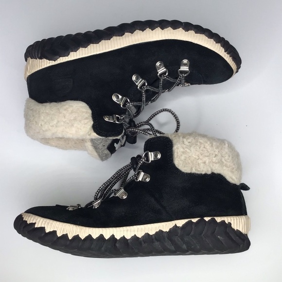 Sorel Out N About Conquest Boots in Black. - Picture 6 of 14